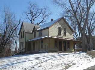 212 S 3rd St, Houston, MO 65483