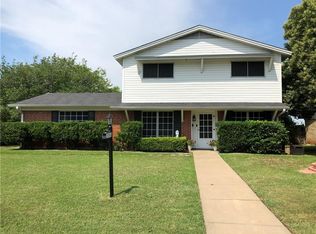 156 SE Gardens Blvd, Burleson, TX 76028