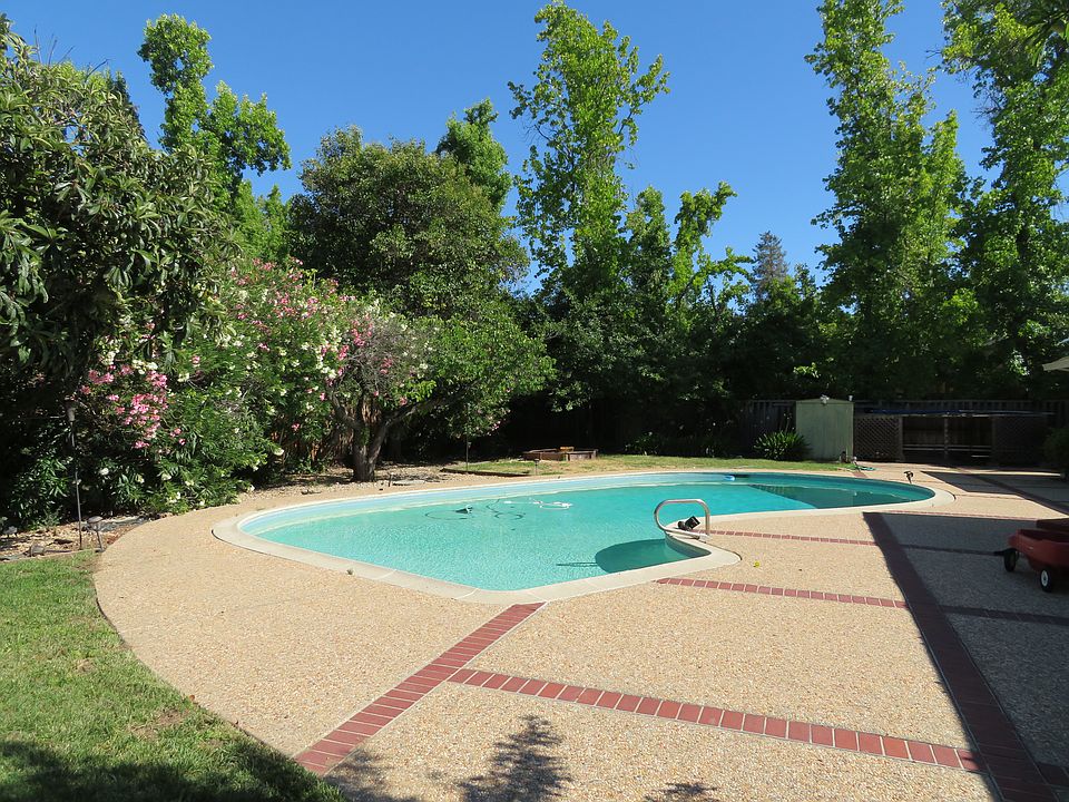 1st image of 886 Stonehaven Dr