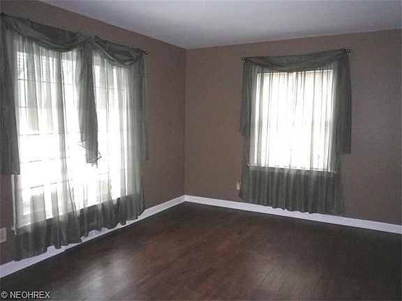 2nd image of 359 E Dresden Ave