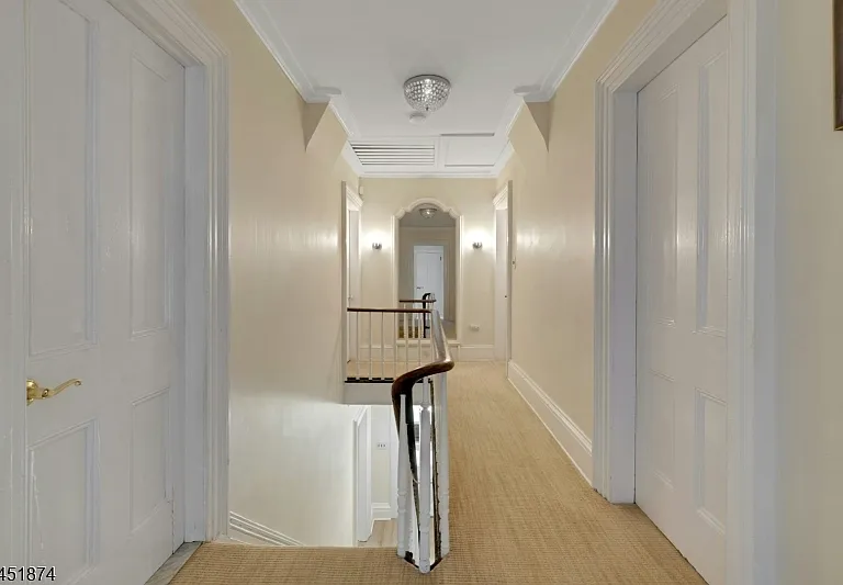 8 Franklin Pl — Photo 20