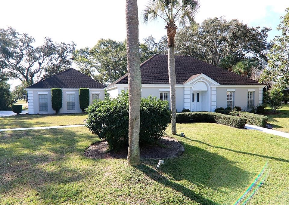 1st image of 7 Fairway Dr