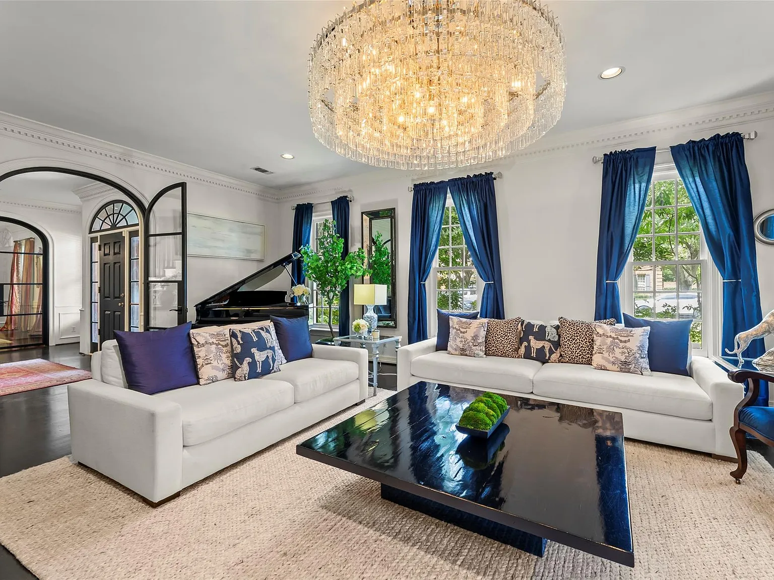 5 bed, 5.5 bath, 5575 sqft, $18,500 — Photo 4