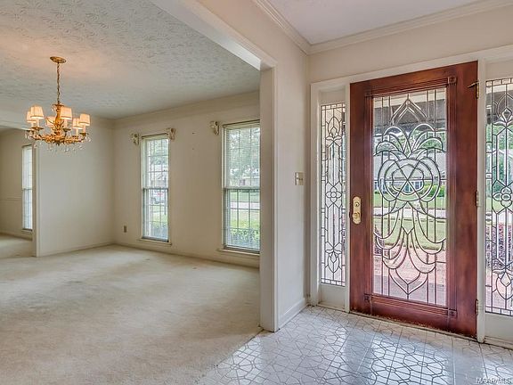 3rd image of 113 Ledyard Dr