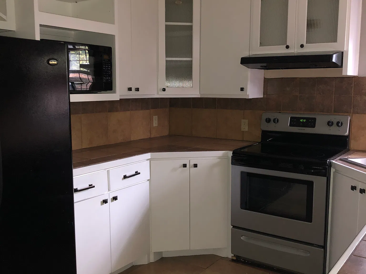 4 bed, 1760 sqft, $3,700 — Photo 3