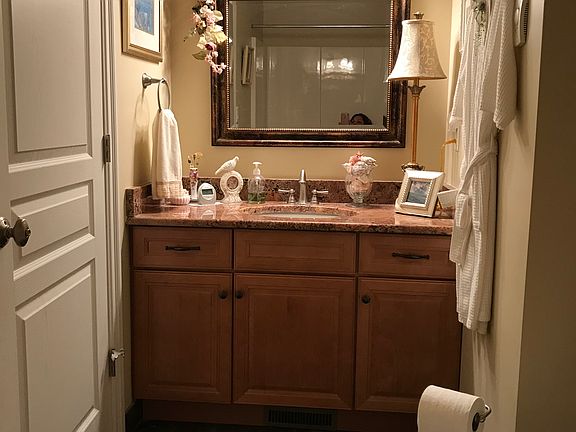 5th image of 302 Hawks Nest Dr