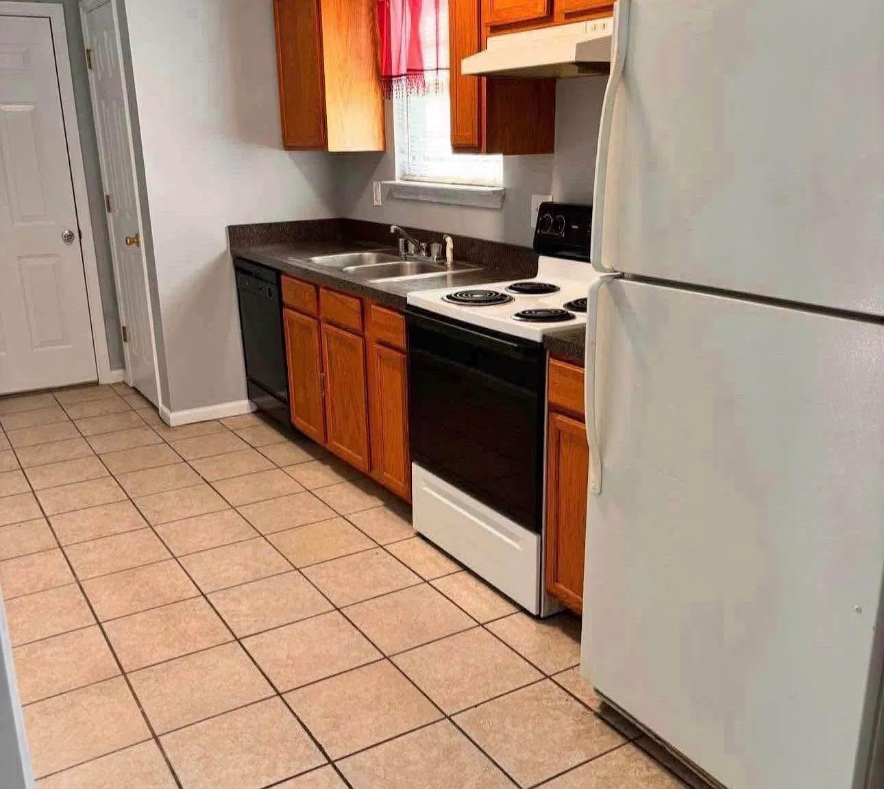 2800 Ryan Cir — Photo 4