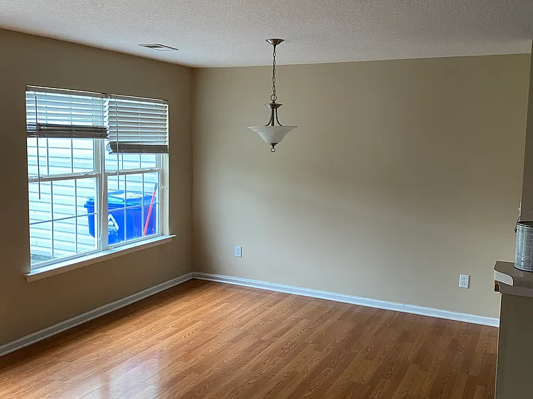 5207 Pomfret St — Photo 2