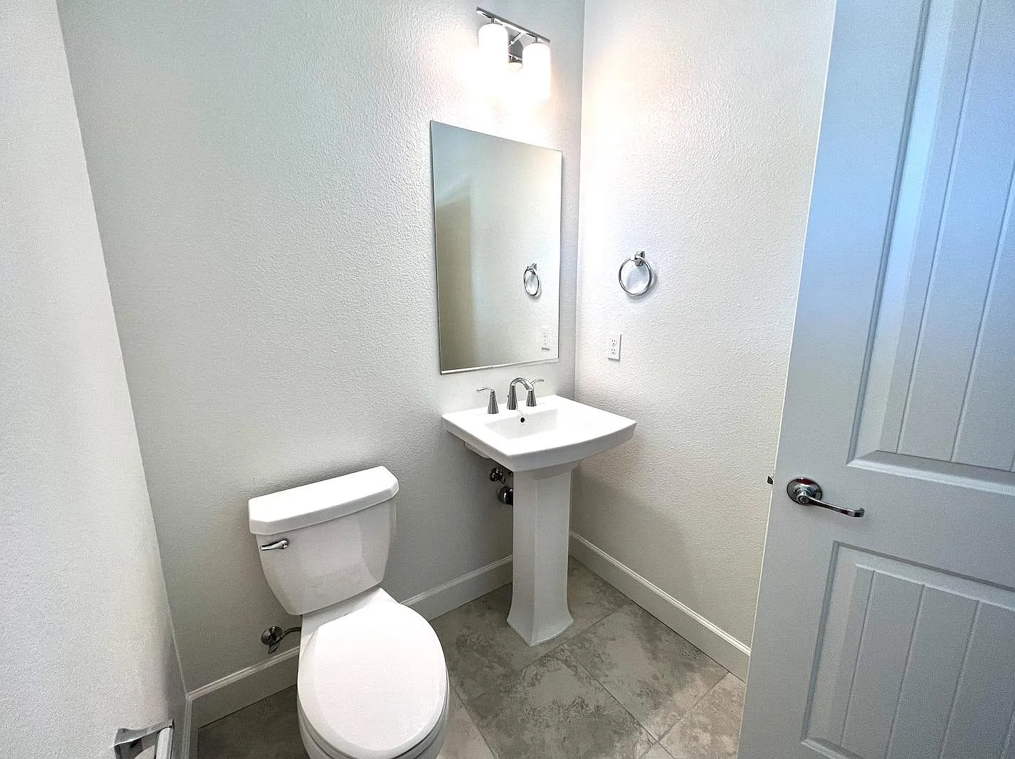 4 bed, 1945 sqft, $3,100 — Photo 4