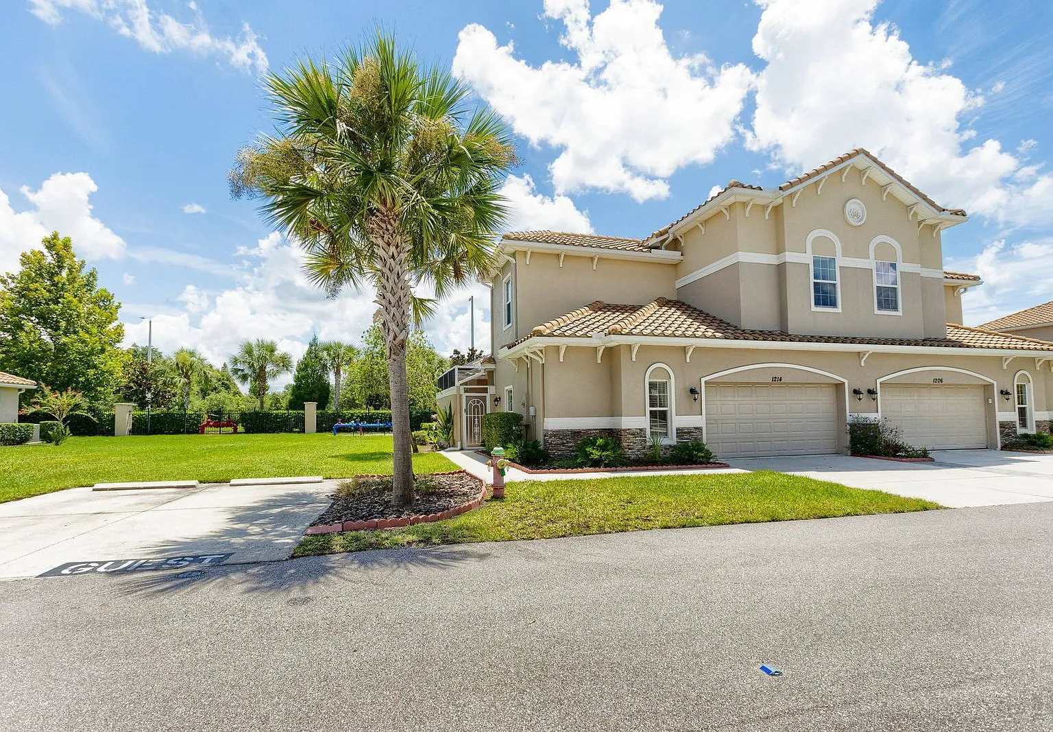 4 bed, 3.0 bath, 2076 sqft, $2,900 — Photo 1