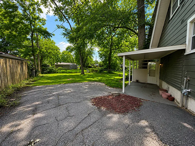 2065 Sale Rd — Photo 3