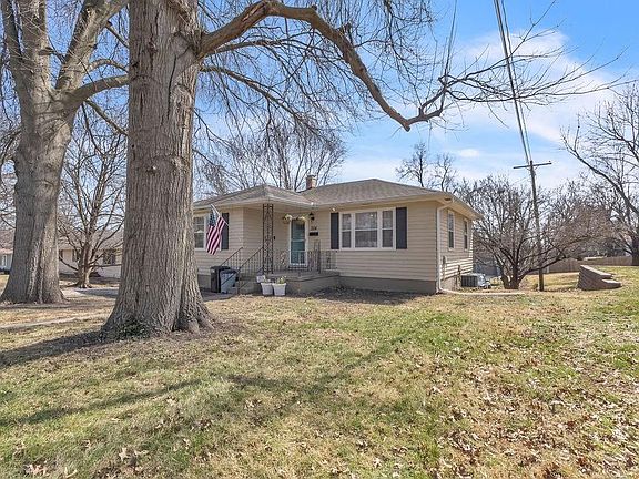 2nd image of 3114 Gene Field Rd