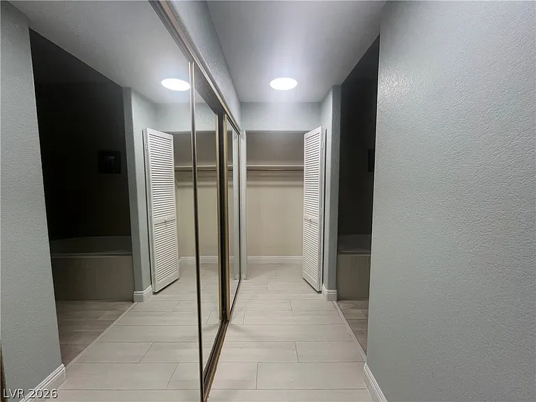 3611 Laguna Del Sol Dr — Photo 20