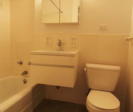 5th image of 250 E 73rd St APT 4H