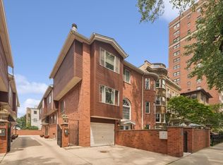 716 W Junior Ter #A, Chicago, IL 60613