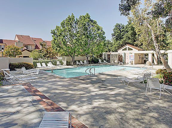 3rd image of 1043 N Via Colinas