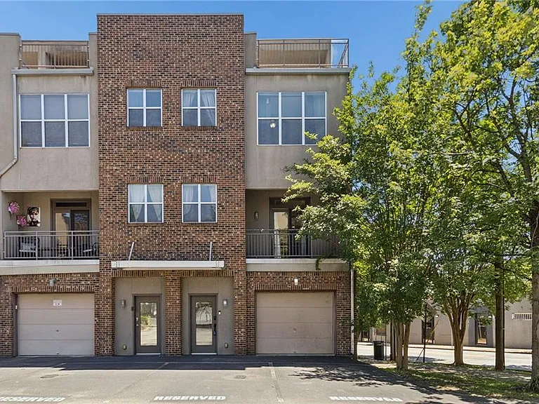 238 Walker St SW #37 — Photo 1
