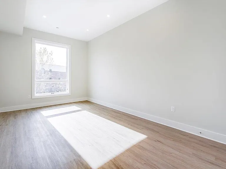 667-665 Grand St #305 — Photo 7
