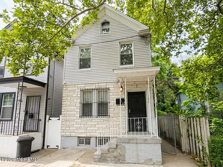 289 Rose St — Photo 1