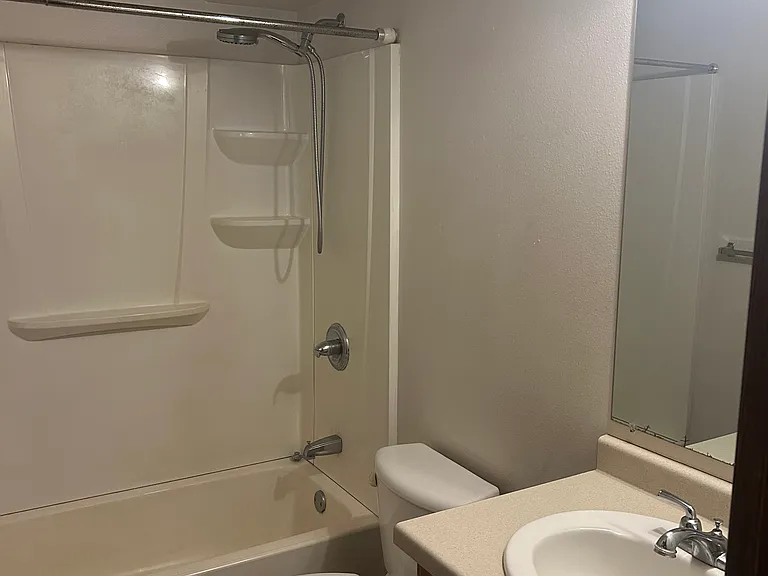 224227 Lakeshore Dr — Photo 3