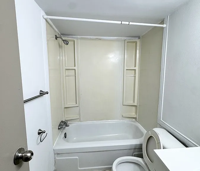 525 Wyandotte St W #302 — Photo 19