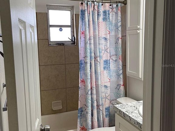 3rd image of 2474 Alamanda Ave