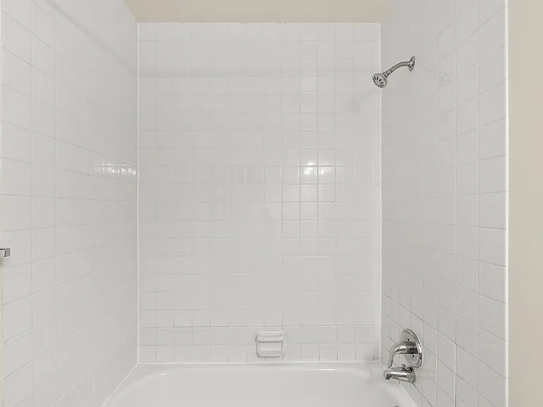 Sycamore Green Apartments — Photo 29