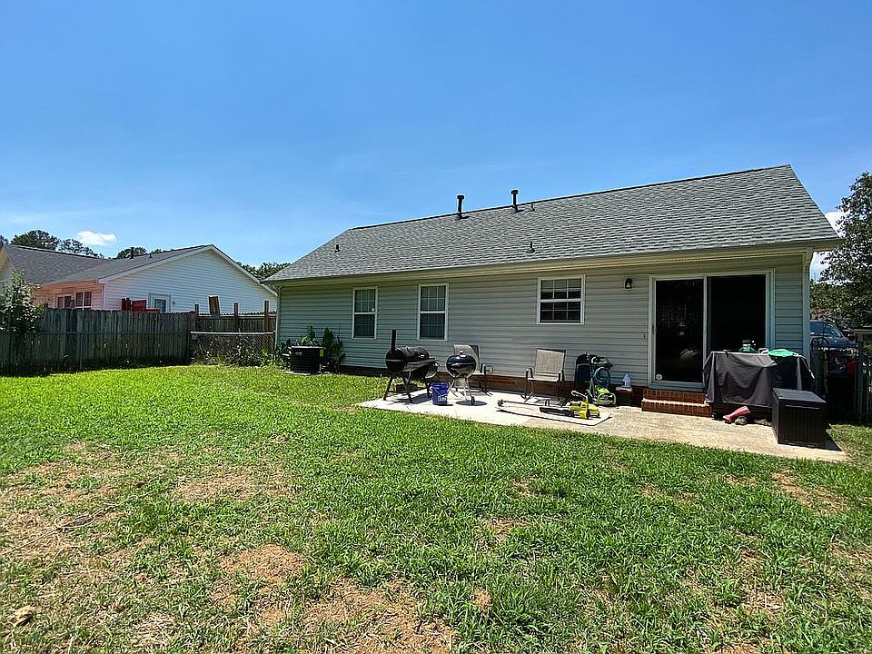 2nd image of 1620 Mackenzie Ln