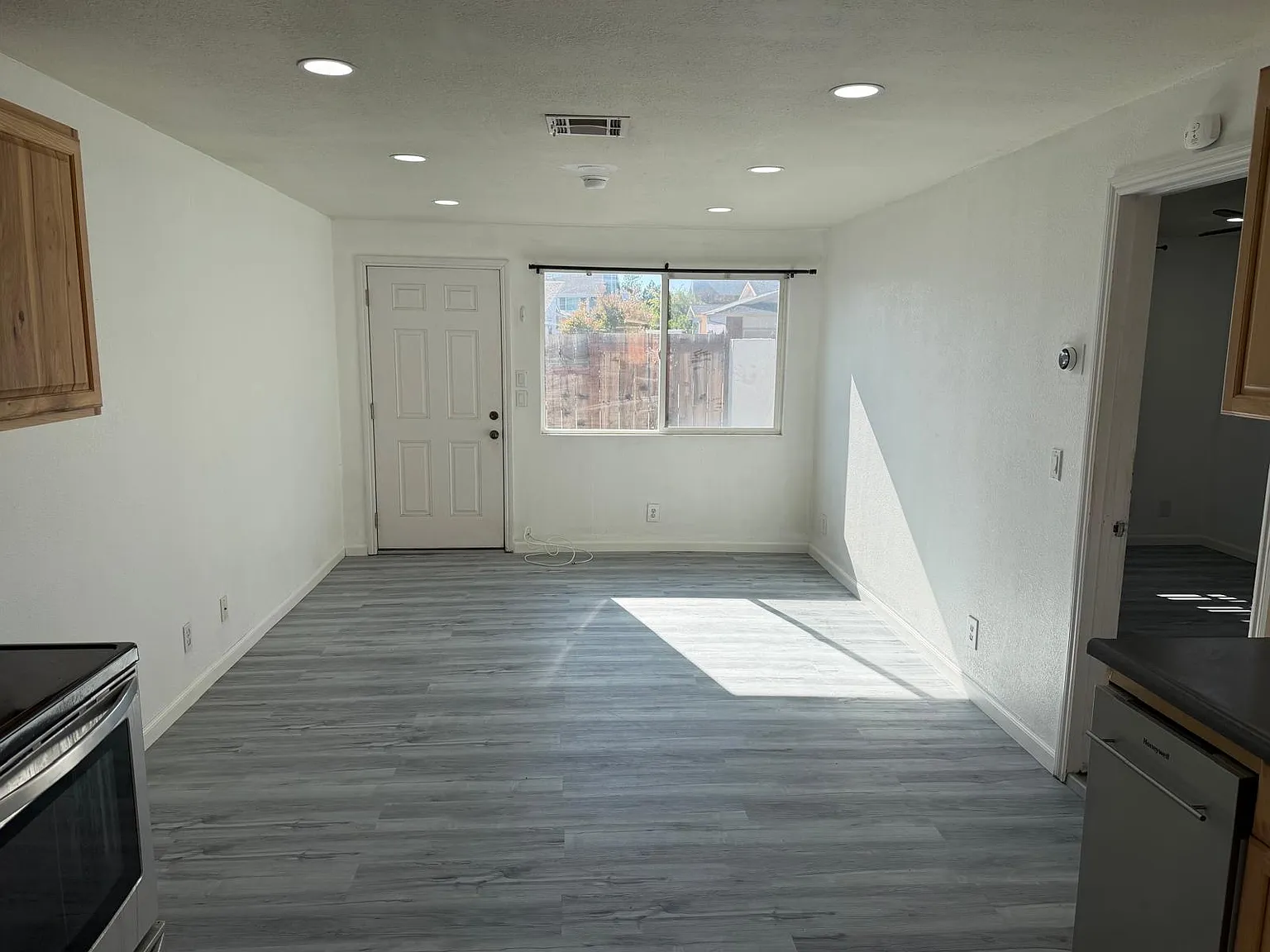 1 bed, 550 sqft, $2,095 — Photo 2