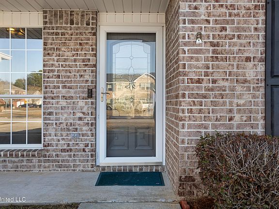 3rd image of 930 Wildwood Ln