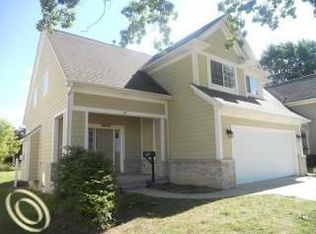 21529 Ridgeway St, Saint Clair Shores, MI 48080