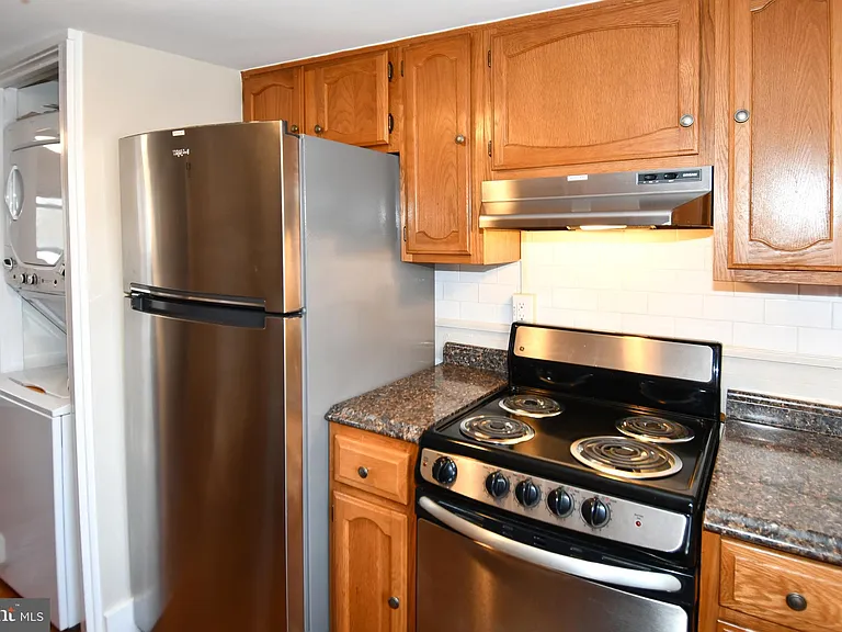 17 Apt #1 — Photo 8