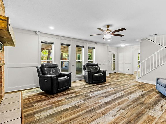 3rd image of 21 Red Oak Cir