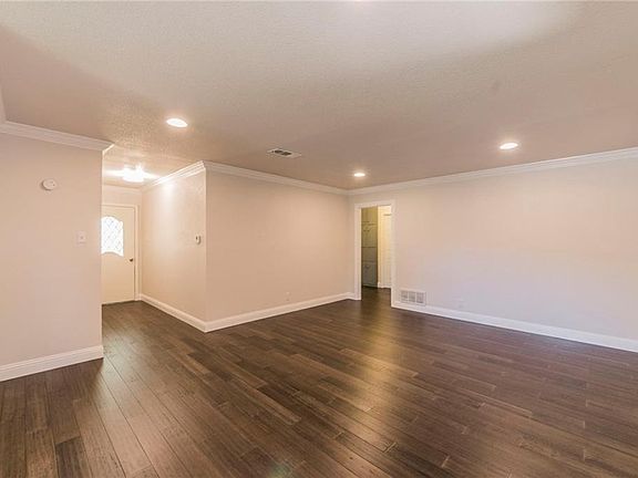 3rd image of 1017 Sherwood Dr