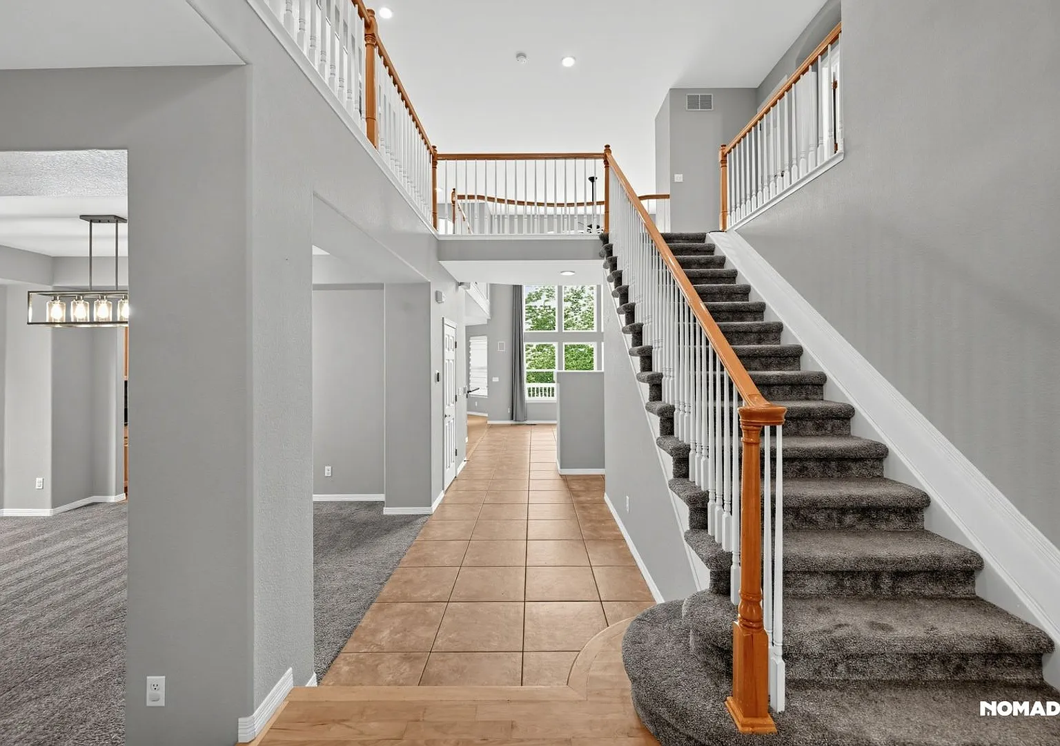 Spacious 5BR House in Aurora — Photo 2