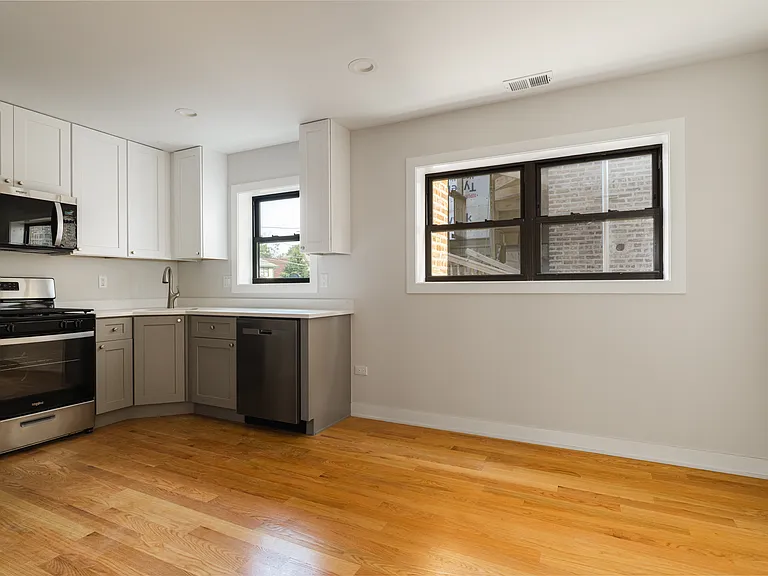 5053 N Troy St #1 — Photo 11