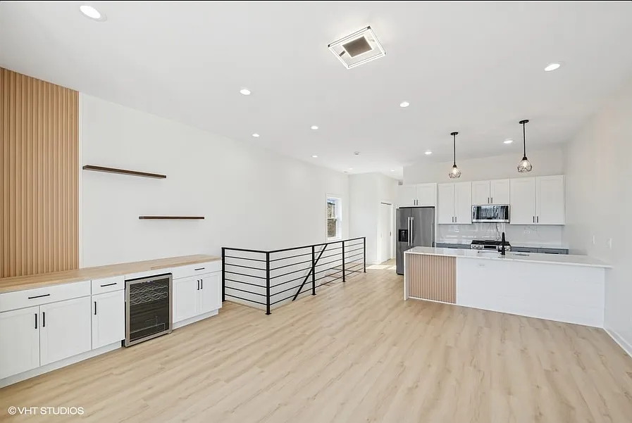 3 bed, 1200 sqft, $2,600 — Photo 2