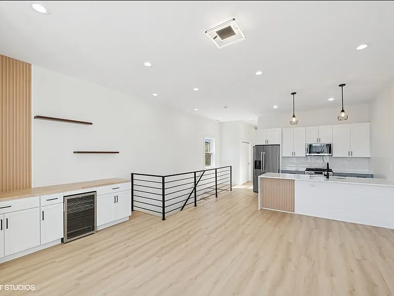 1056 N Central Park Ave #2 — Photo 2