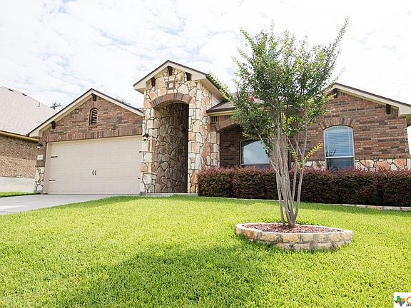 2nd image of 3313 Vineyard Trl
