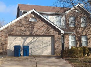 910 Claybend Dr, Ballwin, MO 63011