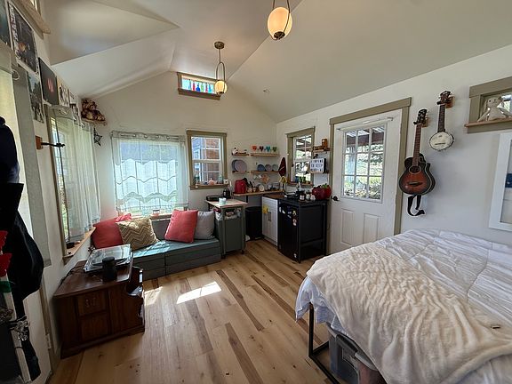 5th image of 8684 Wagner Creek Rd