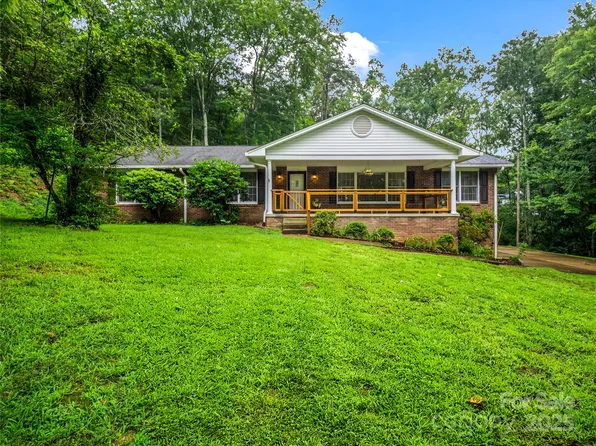 612 Buckeye Cove Rd, Swannanoa, NC 28778