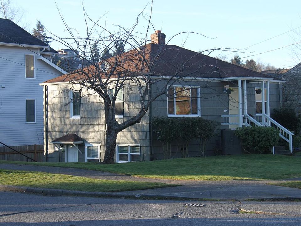 bright corner home, lower unit of duplex