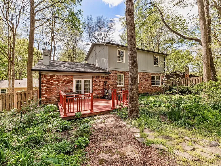 365 Beechwood Dr — Photo 4