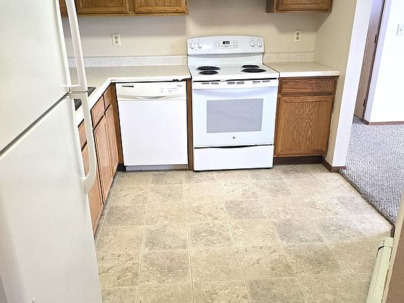2nd image of 1112 Portland Dr APT 301