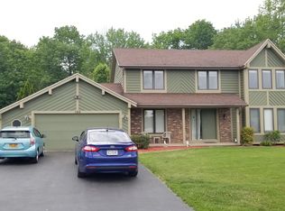 190 Montvale Ln, Rochester, NY 14626