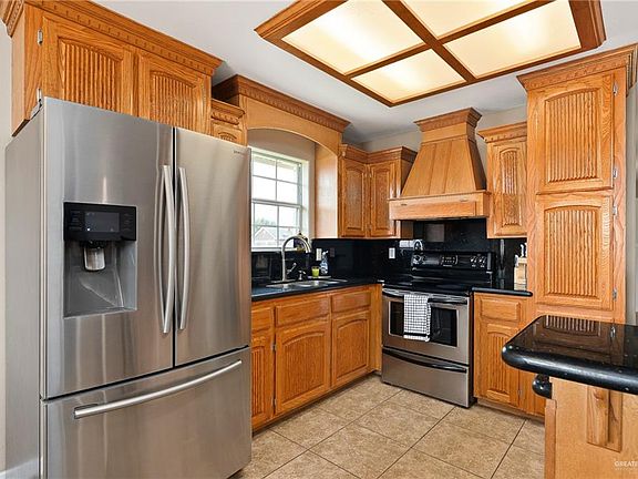 4th image of 400 Justice Ln