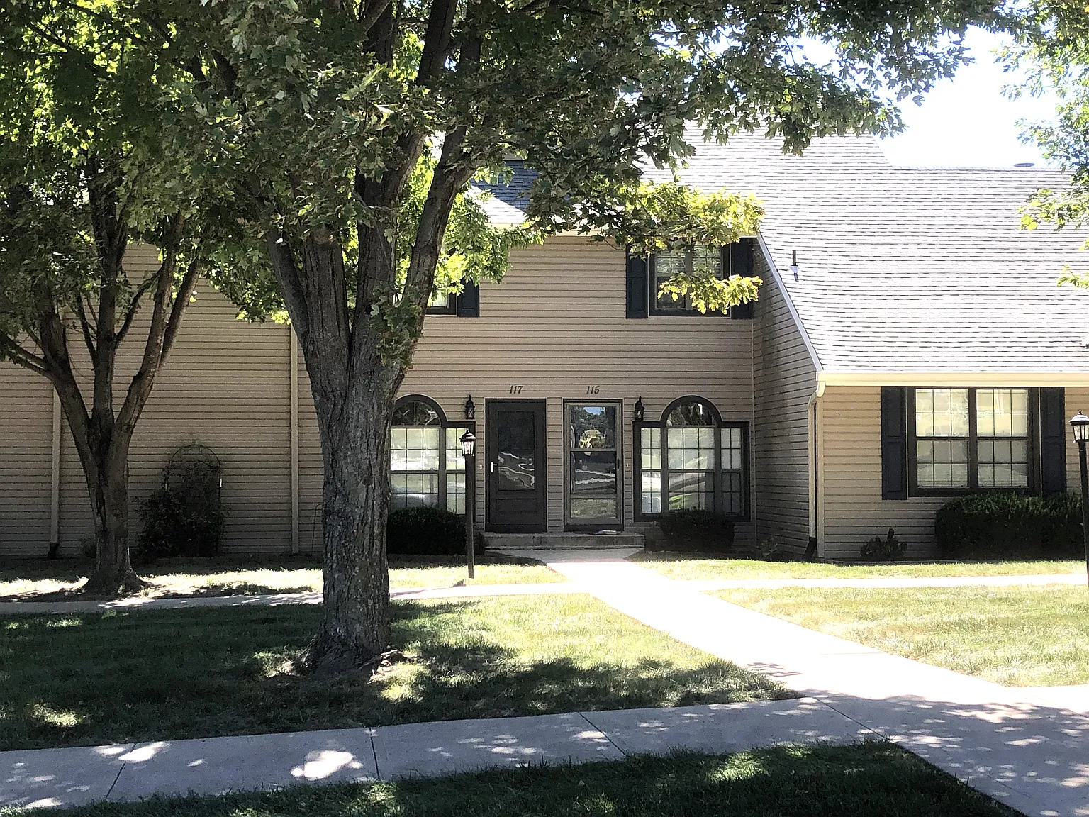 2 bed, 1.5 bath, 1040 sqft, $1,240 — Photo 1