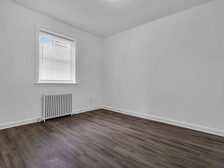 Chilton Hall Apartments — Photo 11