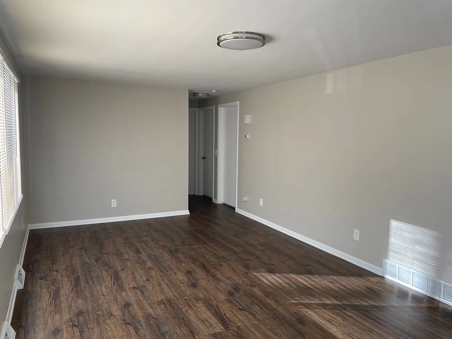 3 bed, 960 sqft, $1,295 — Photo 3
